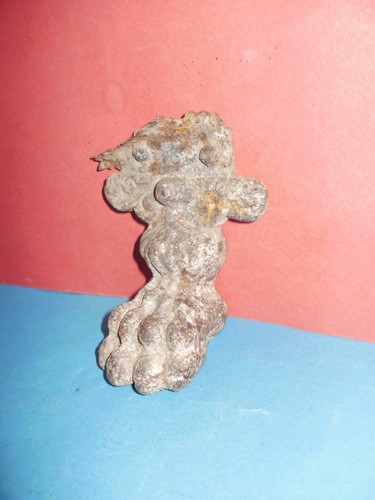 Patte lion fragment d une - de,