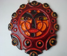 Ancien masque soleil sculpture murale signée FM 1973 à identifier ? 