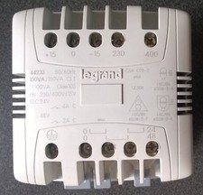 Transformateur Legrand 044233 ; 230/400 V ; sec 24/48 V ; 100VA bornier à vis