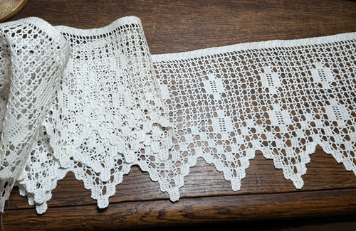 Dentelle ancienne large - ancienne,