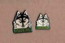 Lot 2 pin's loup du Gevaudan -