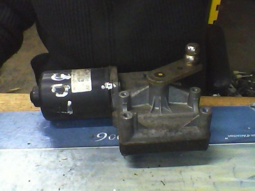 Moteur essuie glace avant