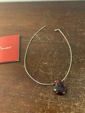 Collier pendentif galet rouge en cristal de Baccarat