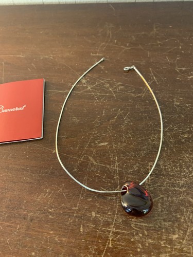Collier pendentif galet rouge