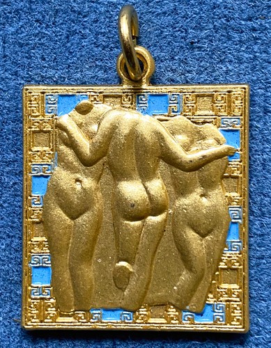 Pendentif aux trois femmes