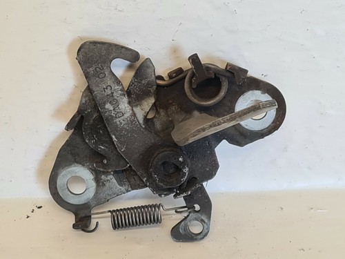 Système attache capot - , moteur