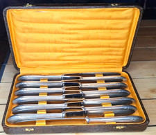 Service ancien de 12 couteaux