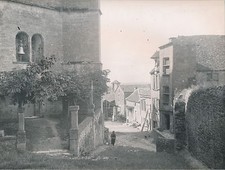 GÉVAUDAN c. 1950 - Rue du Village Cloche de l'Église La Lozère - DIV 5165