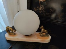 LAMPE ART DECO , L'Agneau et le Loup , socle marbre rosé, Bon état
