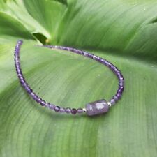 collier fin raffiné en pierre