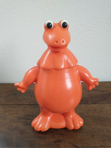 Jolie figurine plastique - , à