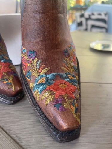 Embroidered leather old gringo - embroidered,