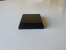 socle carré noir brillant