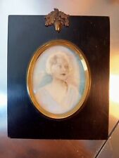 ANCIEN PORTRAIT MINIATURE DE FEMME PROFIL ART DECO SIGNE CADRE BOIS NOIRCI