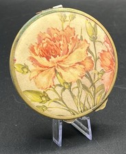 Poudrier vintage en métal doré décor floral sous celluloïd