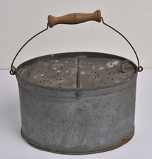 ancienne goujonnière en zinc - pêche - panier -Poissons