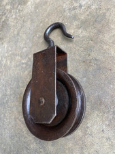 Ancienne  poulie en fer et