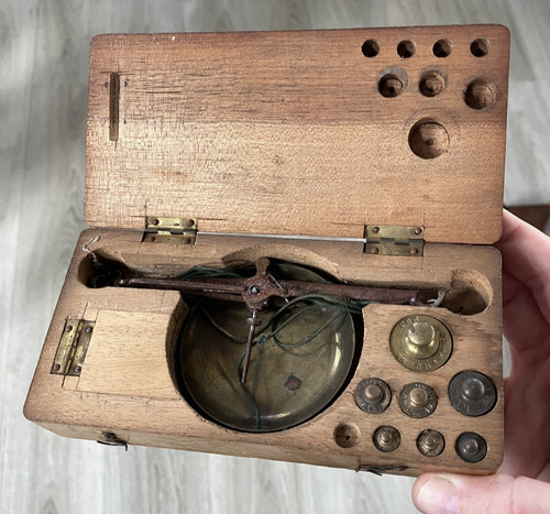 Ancien petit coffret balance - ancien,