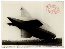 Friedrichshafen, le dirigeable "Comte Zeppelin, 1930 vintage silver press print,