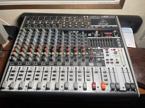Behringer xenyx x1832usb - behringer, table