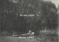 PECHEUR vers 1900 barque rivière forêt pêche poisson