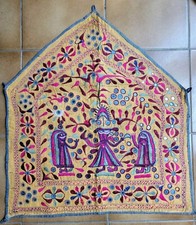 Suspension murale indienne vintage brodée Banjara en miroir motifs floraux inde