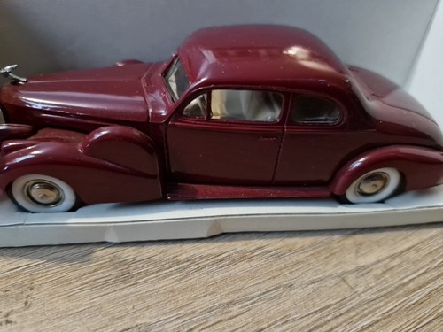 Cadillac coupé bordeaux - cadillac,
