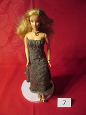 vetement habit pour poupée barbie  tricoté fait mains mod 7 different colorie