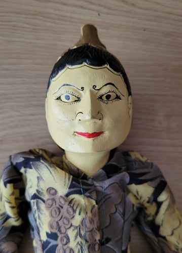 Grande marionnette femme