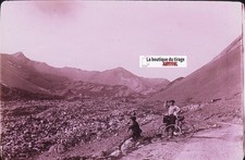 Route Galibier, vélos, photo J. Moulin, plaque verre couleur, positif 8,5x10 cm