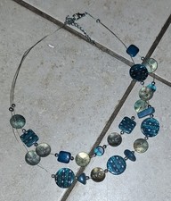 Collier Fin Bleu Boutons