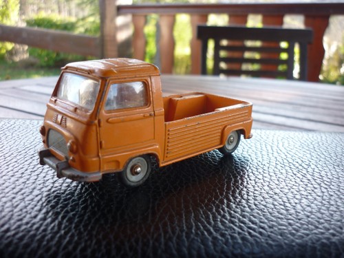 Dinky toys 563 - toys, renault