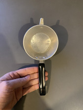 Ancienne petite passoire alu aluminium manche noir cantine cuisine vintage