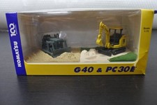 Bulldozer et mini chaussure