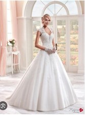 robe de mariée avec accessoires. Jupon. Voile avec peigne. Gants. Guêpière...