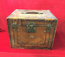 ancienne malle à chapeau de