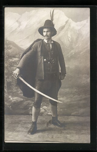 Jeune homme costume - un,