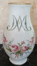 Joli Vase Blanc Opaline décor
