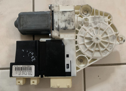 Moteur lève vitre avant - lève, droit