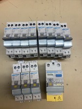 Lot de 11 disjoncteurs  Hager et Différentiel