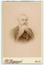 PHOTO CABINET, un homme à la