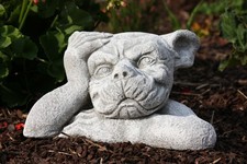 Statuette en pierre tabouret