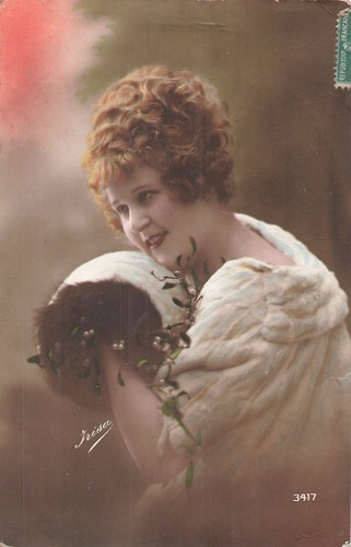 Femme maquillee manchon - cp,