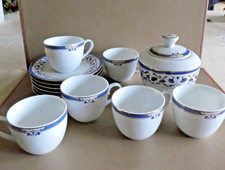 Service à café en porcelaine de Limoges "Sologne" blanc, bleu et or