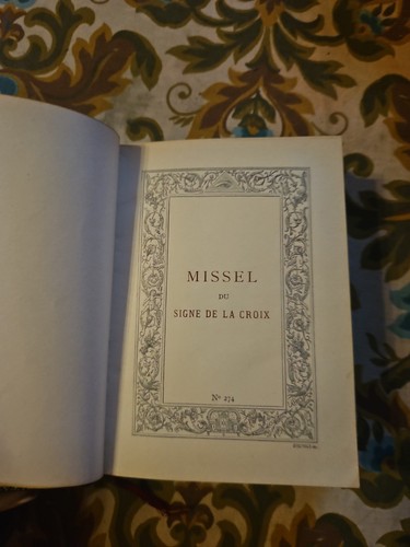 Missel signe la croix - du,
