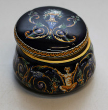 Bonbonnière en faïence de Gien décor Renaissance italienne fond bleu