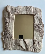 Petit miroir mural encadrement