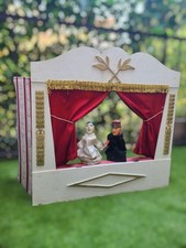 Théâtre de Guignol ancien années 1940 – Castelet en bois avec rideaux satinés et