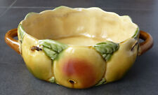 Corbeille en barbotine de Sarreguemines, modèle 4834, décor pommes