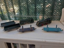 4 wagons LR et deux locomotives LR